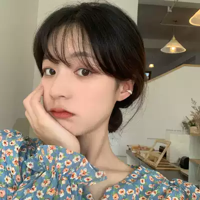 Ear-bone clip insert Super Flash advanced sense light luxury less ear hole small willing to be the same earring 2021 New Tide female explosion