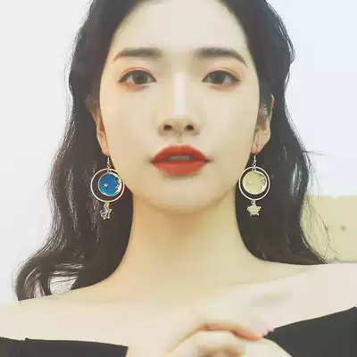 Earrings 2021 New Tide stars hollow round face thin ear needle small design sense advanced asymmetric earring