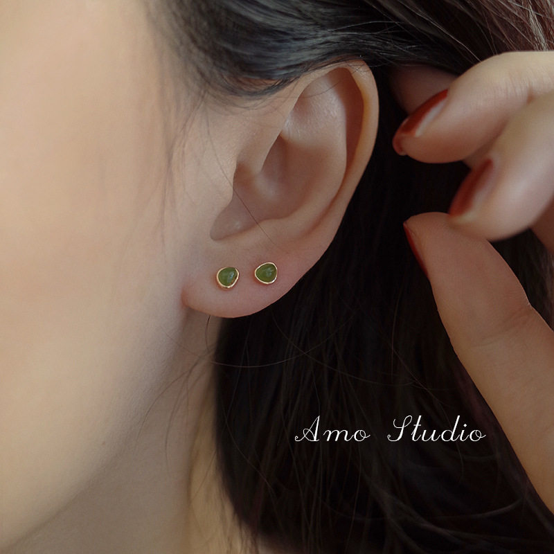 srrmhyn retro green earnail female small crowdsourced design feel small and mini raising earrings high-Taobao