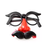 Новая забавная маска дует борода, смотрит на очки клоуна, дует драконский нос, глаза