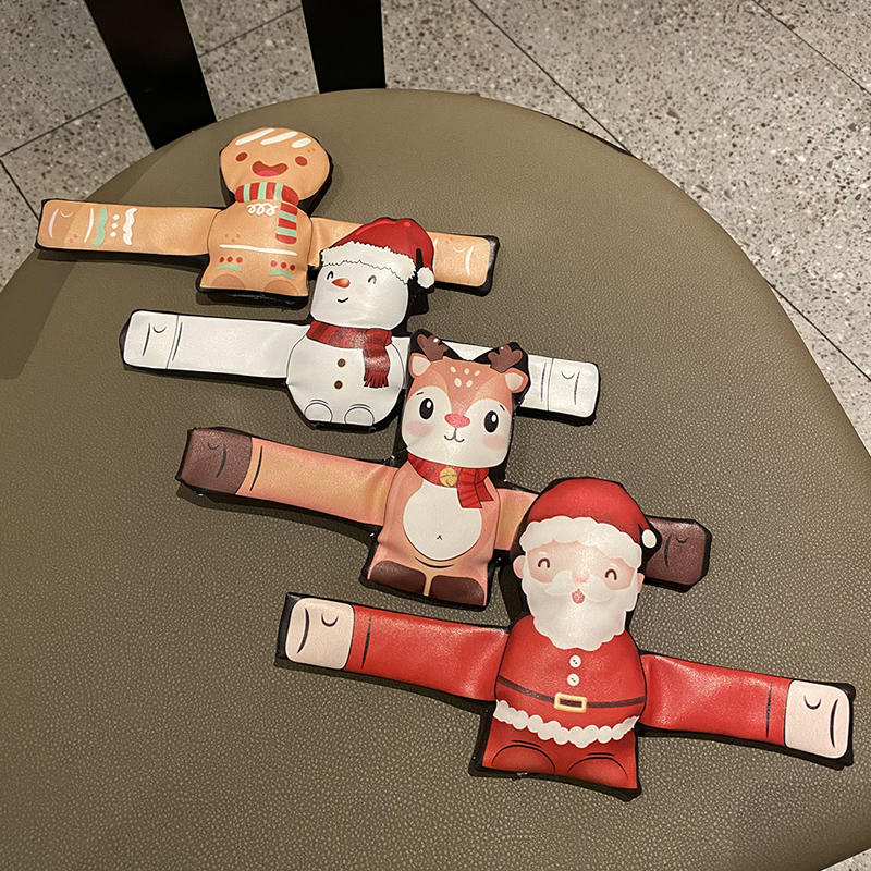 Christmas decorations Christmas old people's desktop swinging pieces Kindergarten holiday small gift children's hands ring clapping lap