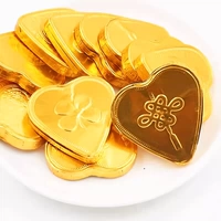 Маленькие золотистые шоколадные сердечки (около 42 штук)