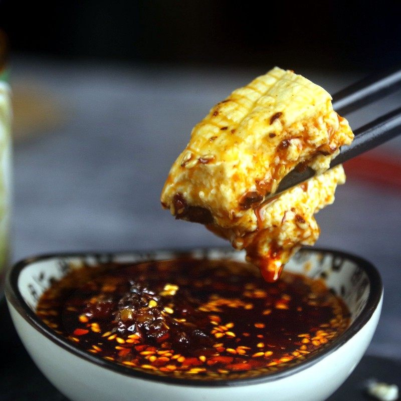 Sichuan specialty 200g*2 bottles of bean flowers dipped in water Fushun Luzhou seasoning Spicy sauce dipped in water Chili sauce food