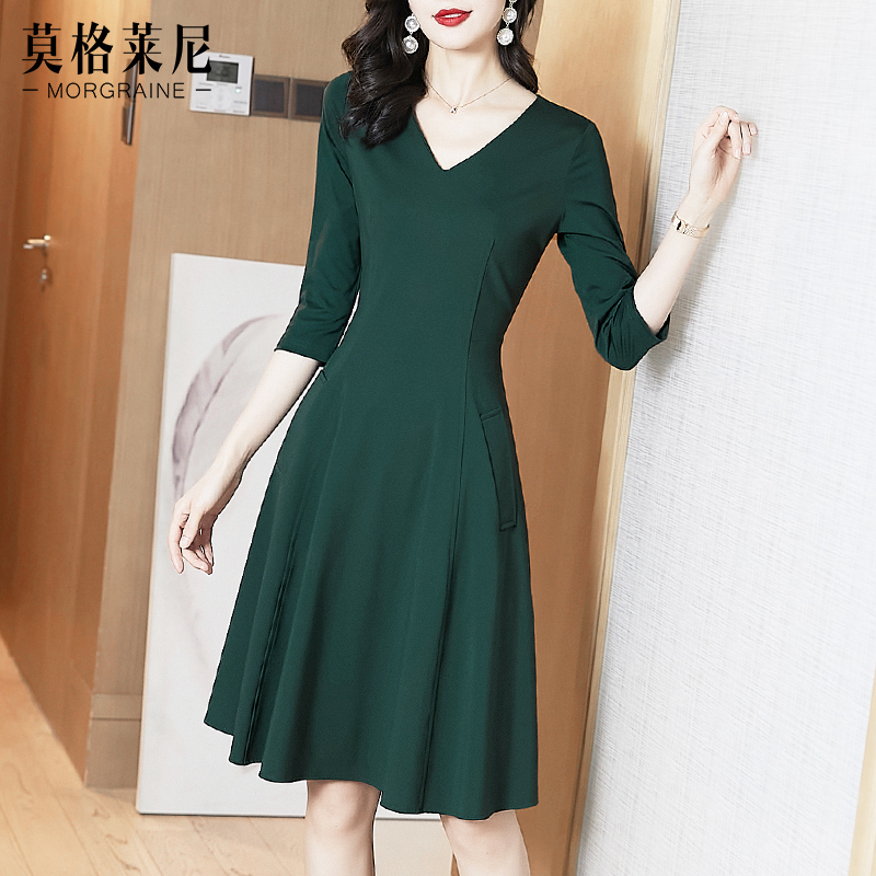 2026 Autumn New Women's Clothing Dark Green Vintage Dress Waist-Cinching Elegant High-End Three-Quarter Sleeve Slimming Mid-Length Dress