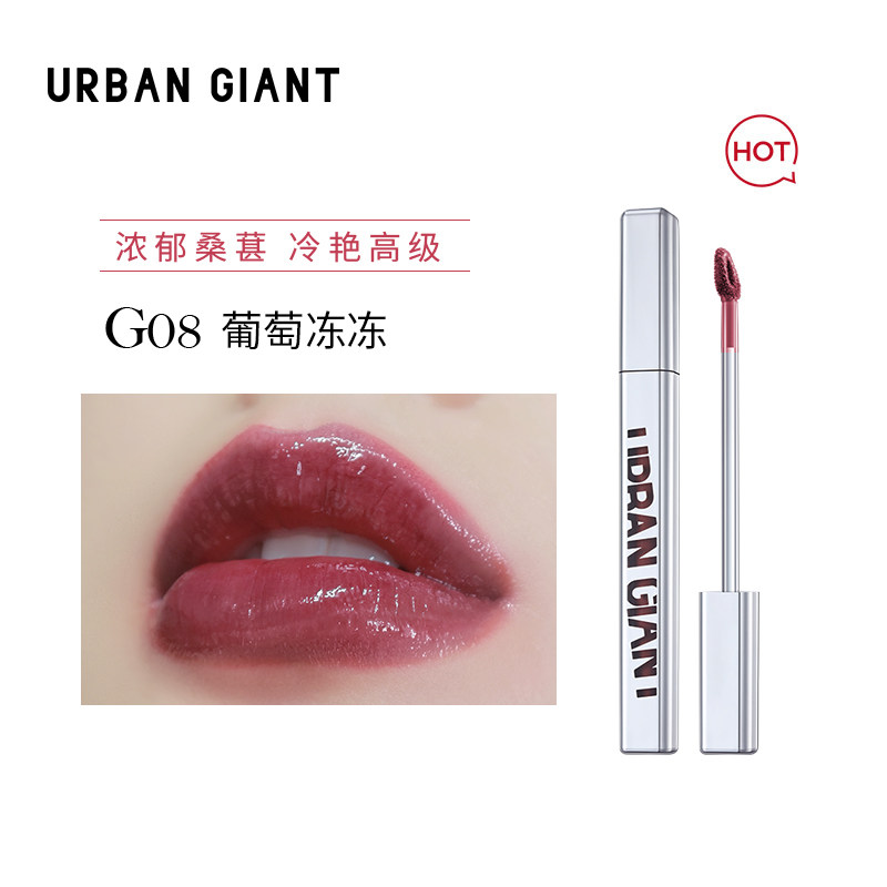 Urban Giant mat lab bo'yog'i baxmal, lab bo'yog'i, rangi, bo'yanishi va qizil olovli lab bo'yog'idan hayratda qoldi