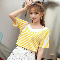 Korean version of new green bat sleeve T-shirt woman V collar yellow short sleeve 100 lap stripe student loose jacket Compassionate Tide