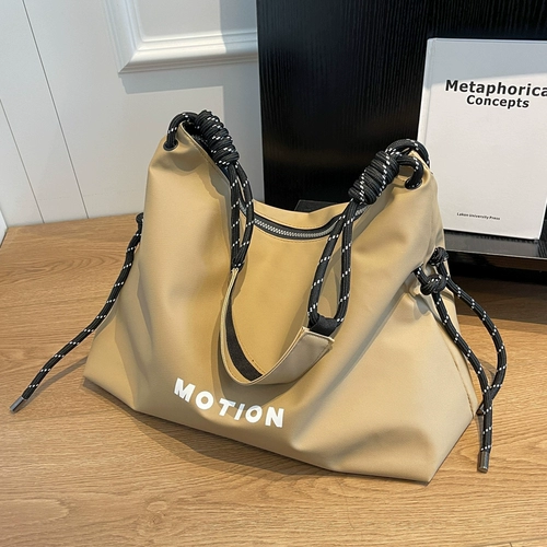 Вместительная и большая сумка на одно плечо, сумка через плечо