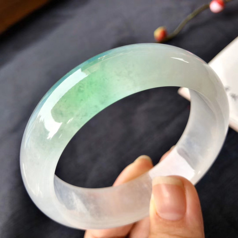 Natural Burmese jadeite bracelet is ringing the old pit a cargo ice species floating green flower jade bracelet round bar pendant women's belt certificate