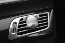 IO STUDIO violent bear cute car clip aromatherapy couple gift holiday with hand gift car outlet incense