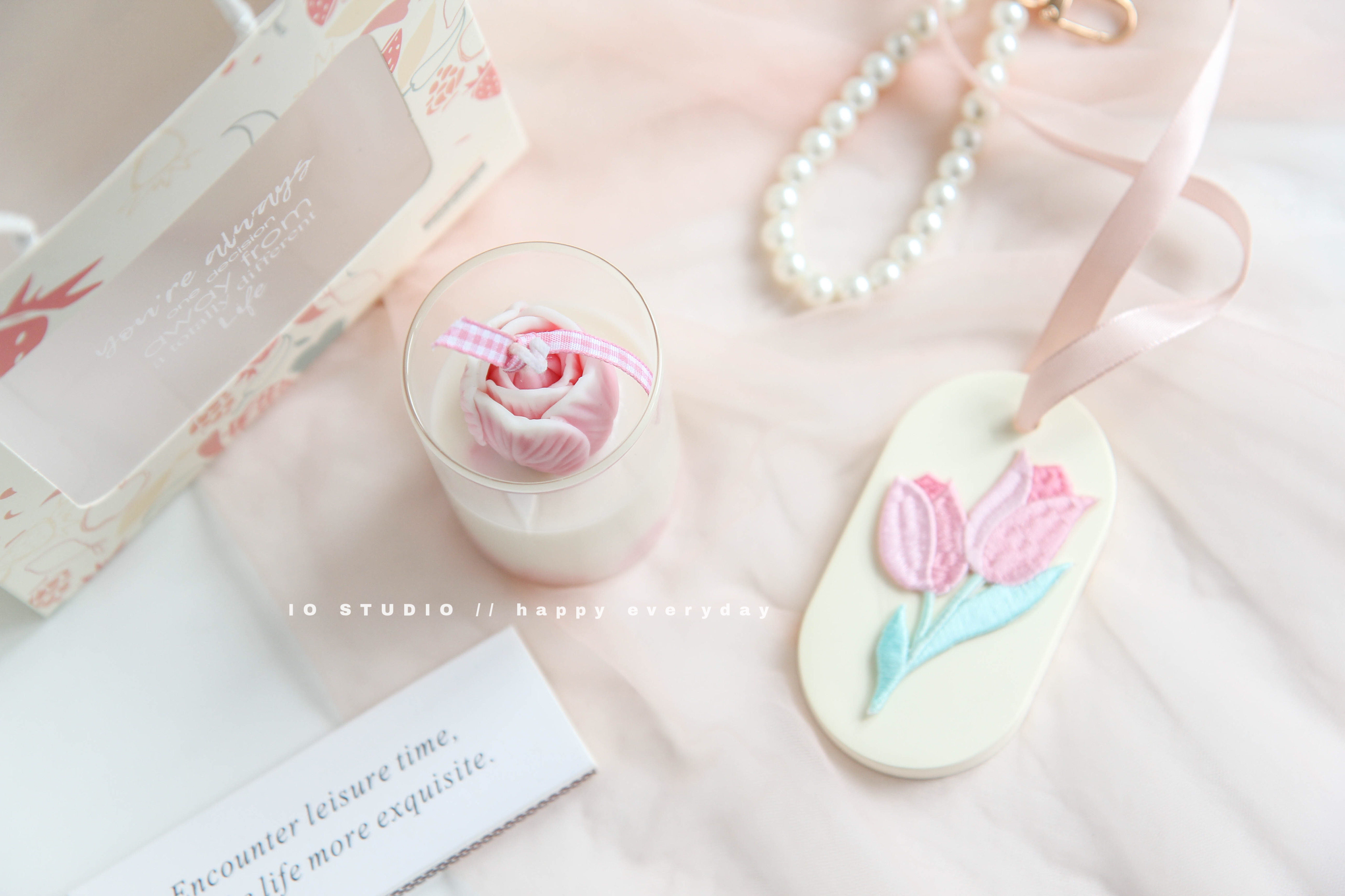 IO STUDIO Tulip Balsamic accompanied by a fragrant pendant couple gift scented candle Mother's Day holiday gifts