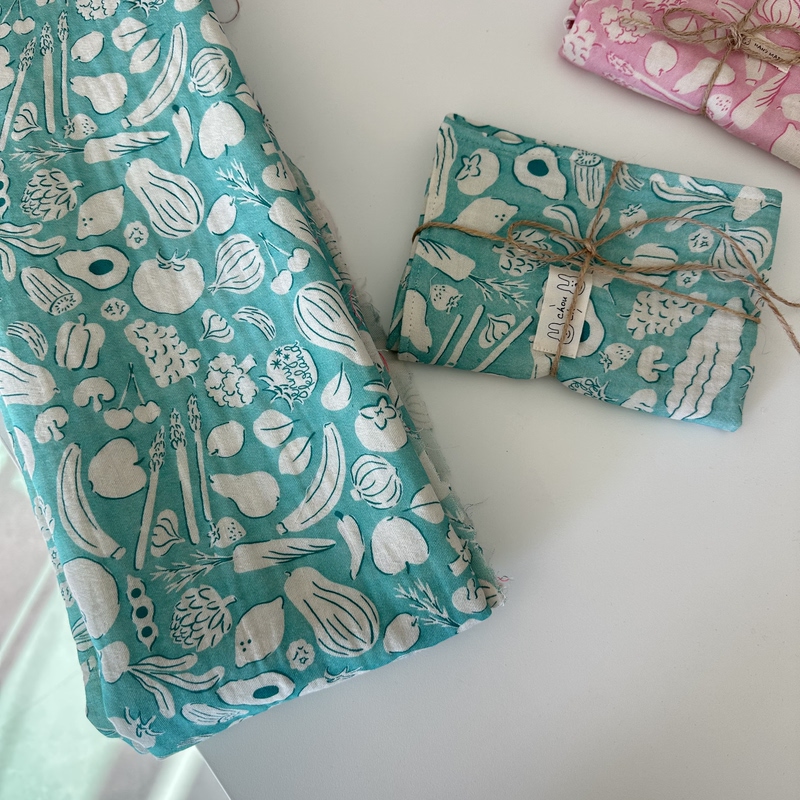New Turquoise Green Cotton Yarn, Double Layer, 45× 7.5kg Pieces, Starting Bid New Turquoise Green Cotton Yarn, Double Layer, 45× 7.5kg Pieces, Starting Bid