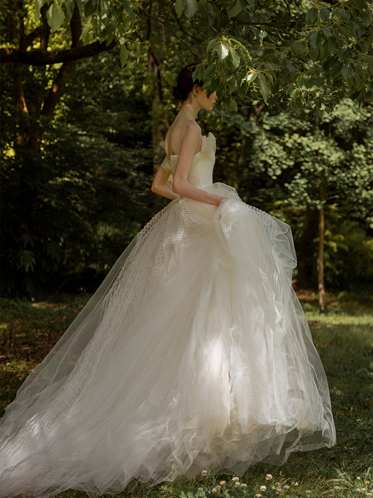 Summer advanced wedding dress for bride, suitable for teen, open shoulders, high-end, french style, fitted Summer advanced wedding dress for bride, suitable for teen, open shoulders, high-end, french style, fitted