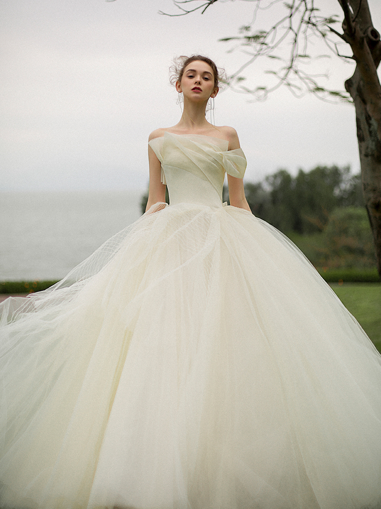 Summer advanced wedding dress for bride, suitable for teen, open shoulders, high-end, french style, fitted Summer advanced wedding dress for bride, suitable for teen, open shoulders, high-end, french style, fitted