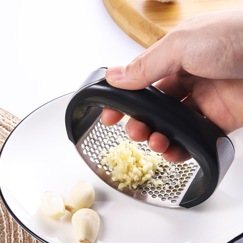 Residence Small II 304 stainless steel ring pressed garlic Divine Instrumental Kitchen manually mashed garlic paste and beat garlic paste Last tool Home