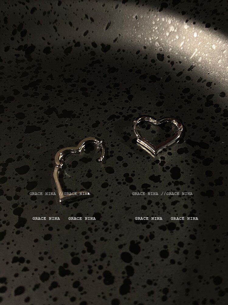 Hip-hop girl~Silver cold wind earrings 2021 new trendy earrings earrings female love ear buckle ins earrings