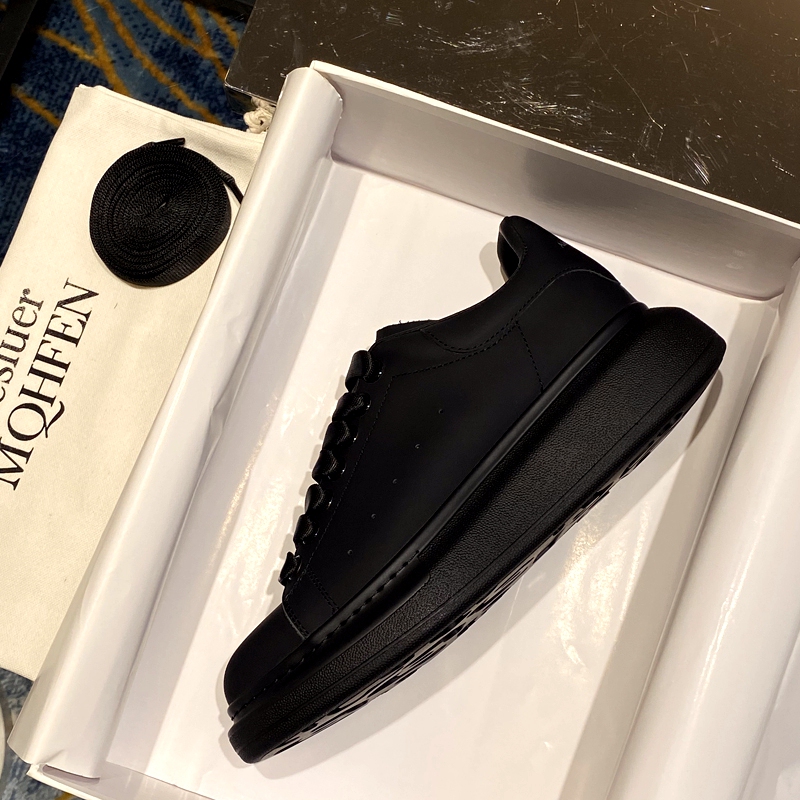 Thick-Soled Height-Increasing Black Sneakers ins Street Style Unisex 2026 New Season Mcqueen Versatile Trendy Pure Black Sneakers