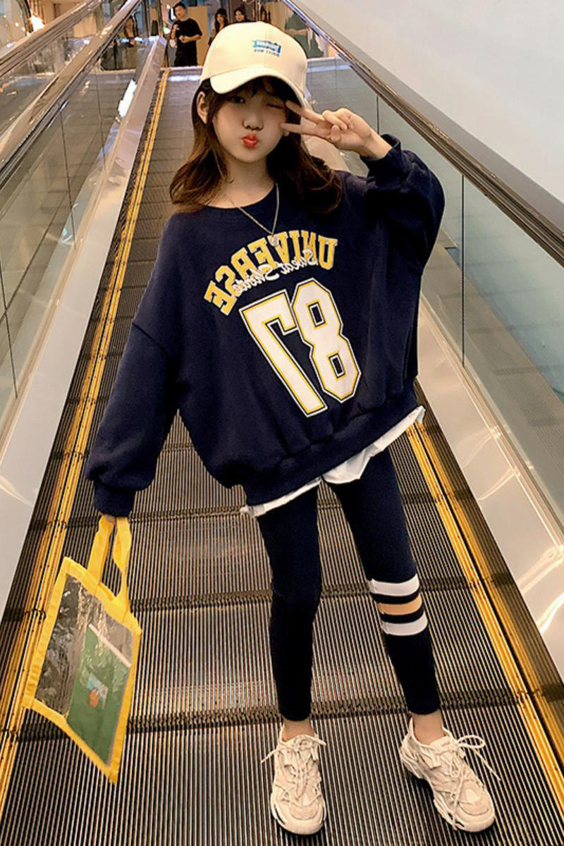 Girls' casual suit 2022 autumn new middle and big children loose sports Western style sweater little girl two-piece tide