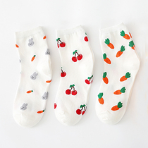 3 pairs of rabbits love to eat carrots. The White topped with red cherries is also a perfect match.