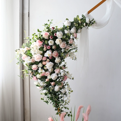 Свадебная арка цветочная дверь костюм розовый симуляция розовая полка пентагон свадебный аранжировка фотография фоновый треугольник цветок