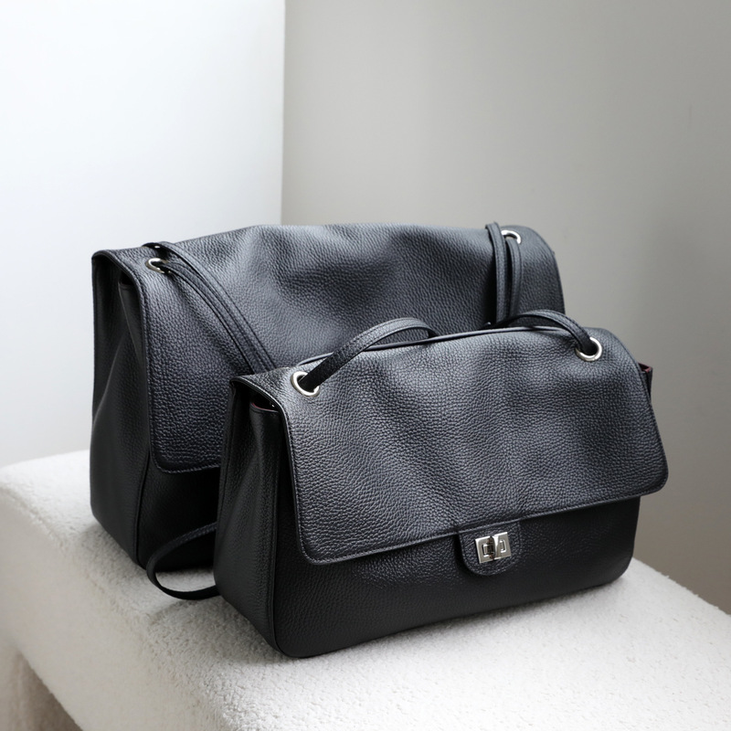 Maxi Minimalist Light Luxury Top-Grain Leather Messenger Bag 2026 New Large-Capacity Shoulder Underarm Bag Airport Bag Maxi Minimalist Light Luxury Top-Grain Leather Messenger Bag 2026 New Large-Capacity Shoulder Underarm Bag Airport Bag