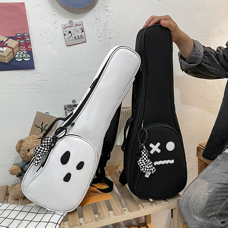 23インチ/24インチのウクレレ用バッグ。パッド入りのダブルショルダーバッグで、手持ちでも肩掛けでも持ち運べます。