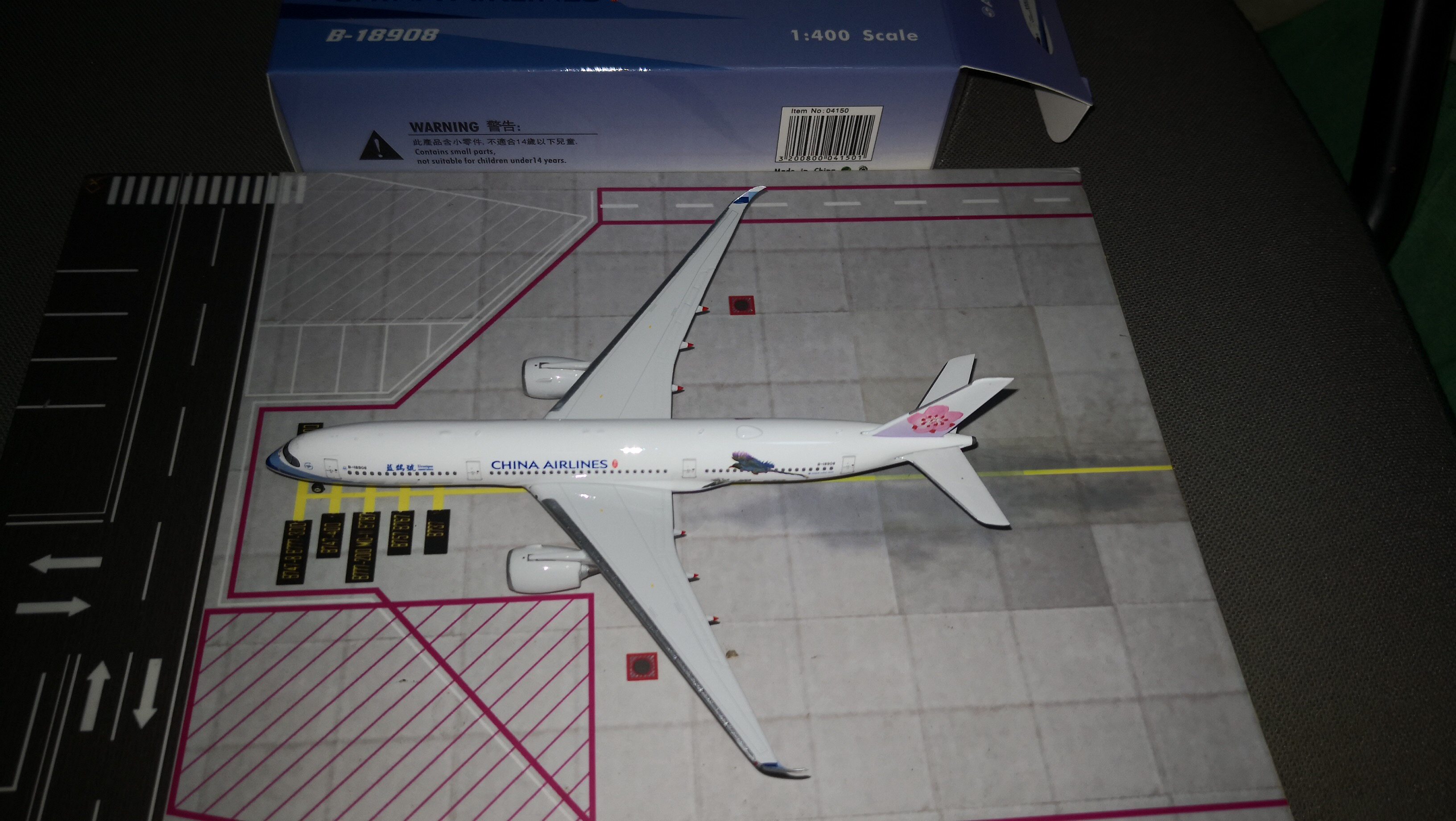 The absolute version of Phoenix China Airlines A350-900 B-18908 blue magpie 1:400