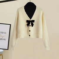 Абрикосовая куртка, черный жилет