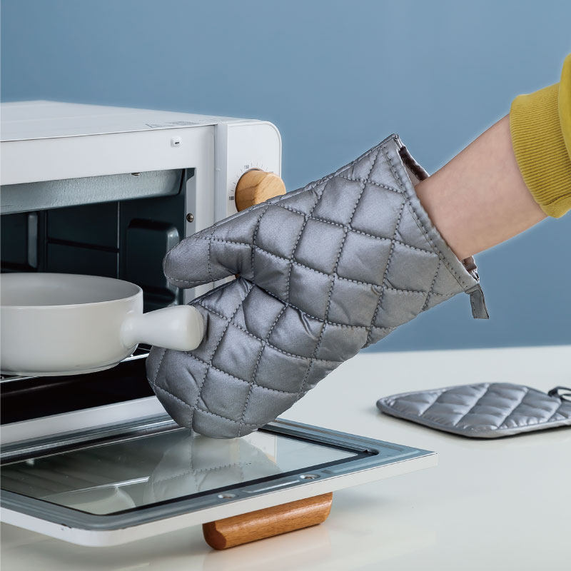 Kitchen microwave oven oven steamer anti-scalding gloves household silver-coated insulation gloves insulation pad set high temperature resistance
