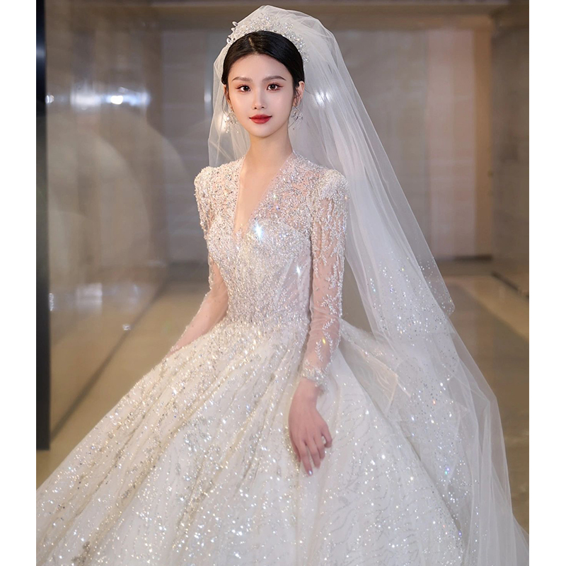 Main Wedding Dress 2026 New Style Bride's Train High-End Texture Petite Long-Sleeve V-Neck French Heavy Craftsmanship Vintage Light Luxury