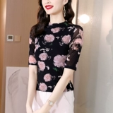 Летняя приятная телу приталенная футболка, коллекция 2022, высокий воротник, в западном стиле