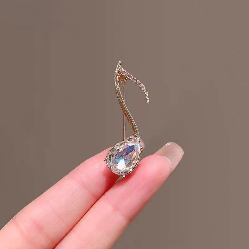 Outlet brand discount store closing clearance sale: find hidden gems like the affordable luxury crystal musical note brooch for women.
