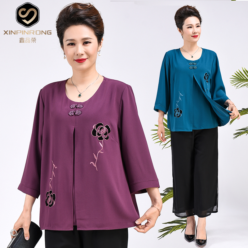 Middle - aged adults are weighed and loose and fat - fat two T - shirts 200 pounds of loose snow embroidery set