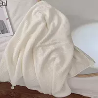 Увеличьте утолщенный ананас [белый]