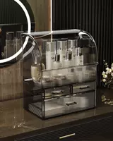 Черный, очень большой