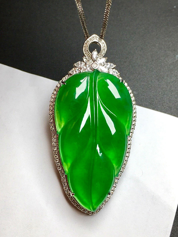 Burmese jadeite rough ice seed full sun green jade leaf pendant 18K gold inlaid temperament A goods men and women floating flowers