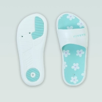 Вода зеленый