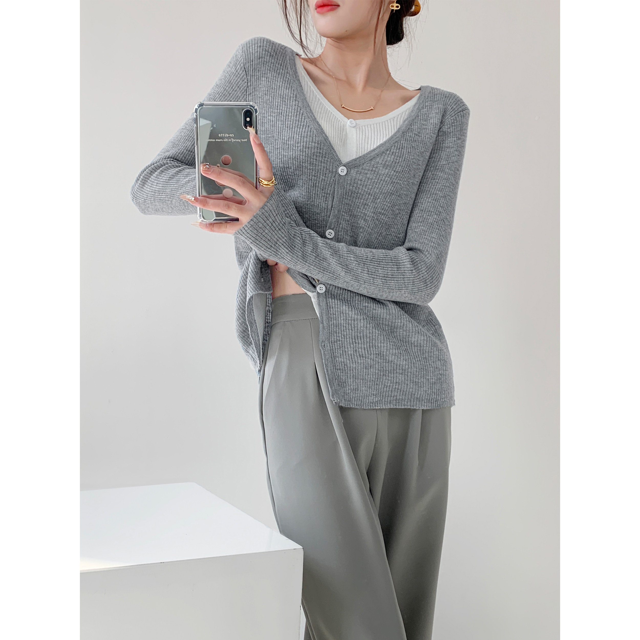 Sunset sweetheart fake two-piece oatmeal knitted cardigan women's spring retro V-neck slim fit long-sleeved sweater coat