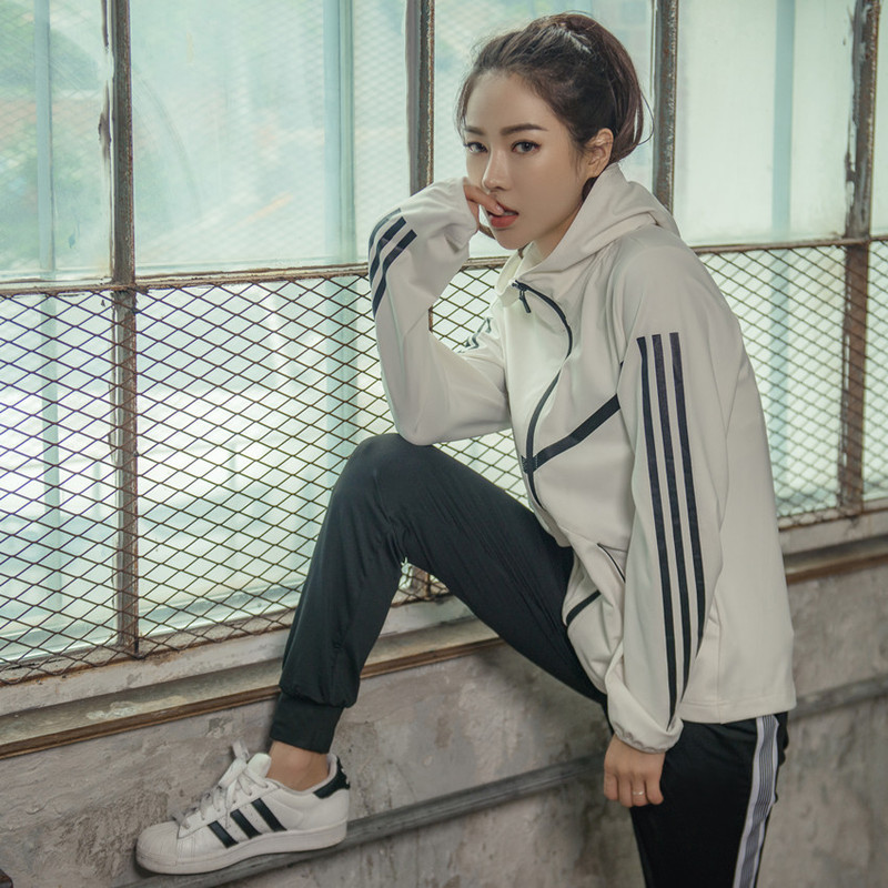 Sportswear Suit for Women 2026 New Summer Thin Style Gym Quick-Drying Professional Fashion Morning Running Hooded Jacket