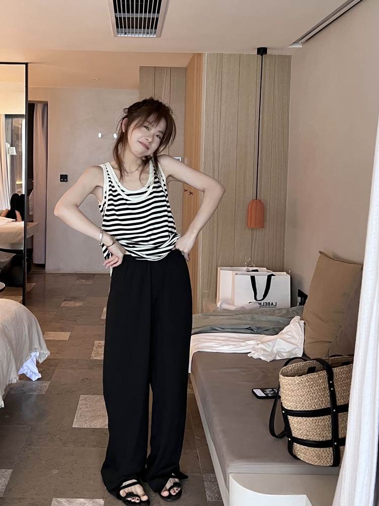 2022 Korean version of the new women's dress Jane about 100 Lapped Slim Strap Splicing Fake Two Design Sense Harness Vest Blouse