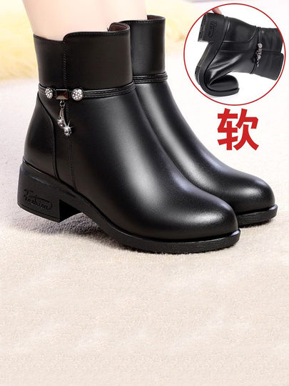 Туфли для мам, зимние теплые хлопковые ботинки на флисовой подкладке, кожаные ботинки из натуральной кожи, женские короткие ботинки, нескользящая обувь для женщин среднего возраста, ботинки.