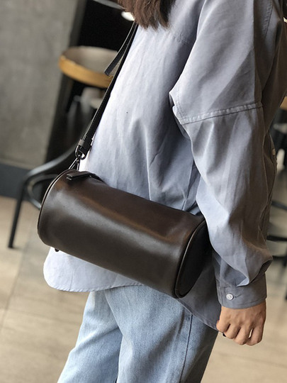 Niche design retro first-layer cowhide cylindrical bag soft leather crossbody bag women's European and American fashion INS genuine leather bucket bag