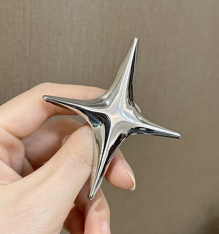 Silver Cross Star Metal Suit Brooch for Women, New Autumn Style, High-End Niche Design Starburst Pin, Trendy