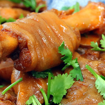 Lambs hoof cooked sheeps feet and spicy sheeps hoof spice sheeps feet and mutton hot pot canned for 4kg of spicy brine