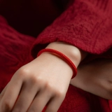 Оберег на день рождения, защитный амулет, плетеный браслет из красной нити для влюбленных подходит для мужчин и женщин ручной работы, простой и элегантный дизайн