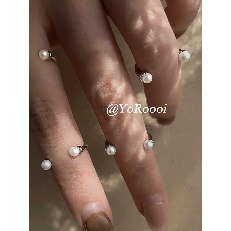 ЙоРуоюй корейский стиль серьги? Wait the input: "YoRoooi Korean style ins niche perforated opening silver round bead pearl joint ring personalized simple ring" This seems product title likely: