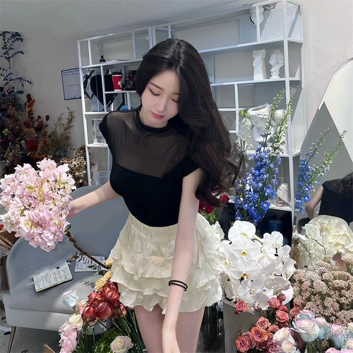 Летний небольшой дизайнерский трикотажный свитер, футболка с коротким рукавом, высокий воротник, тренд сезона