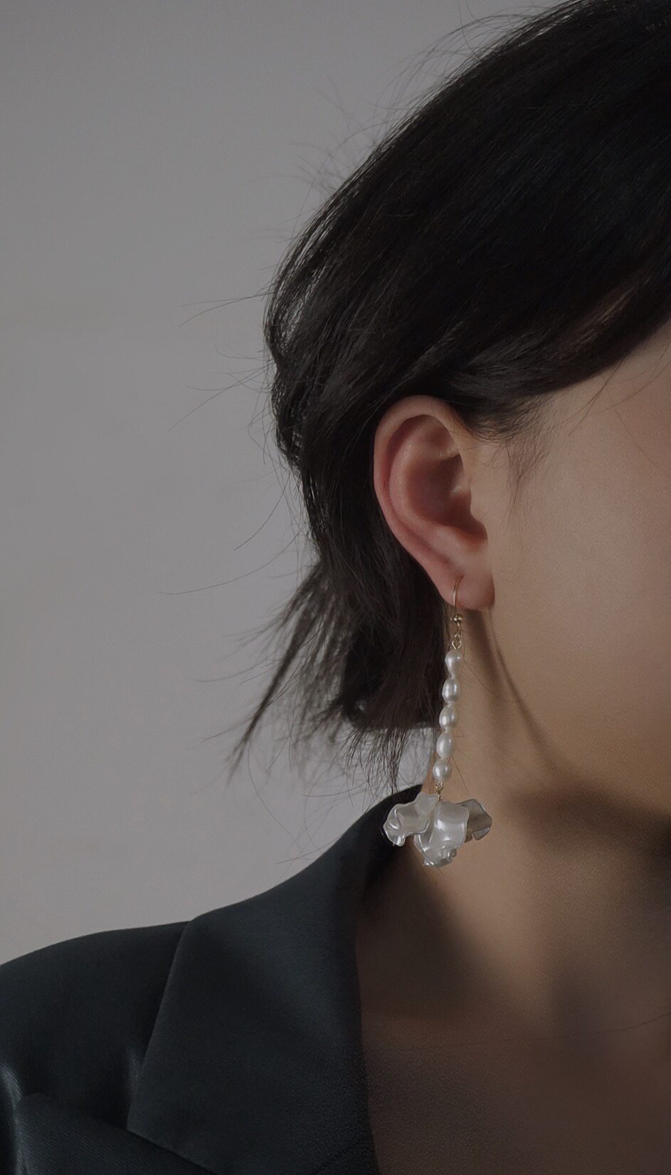 (Sloth makeup late) retro art Baroque style long version earbuke with white rose temperament.