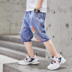 Chàng trai denim quần short phiên bản Hàn Quốc lỗ đẹp trai trong quần ở bên ngoài cậu bé lớn mặc bảy điểm quần mỏng lỏng năm điểm quần triều. 