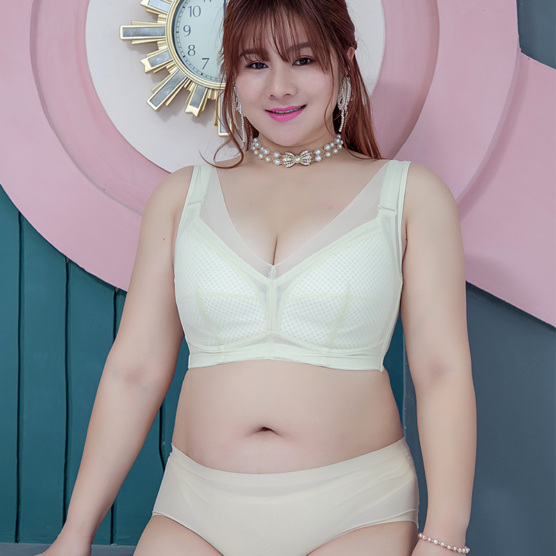 Large size underwear vest type thin section big breasts show small adjustment type close breasts cool feeling 3D soft support underwear female beauty back