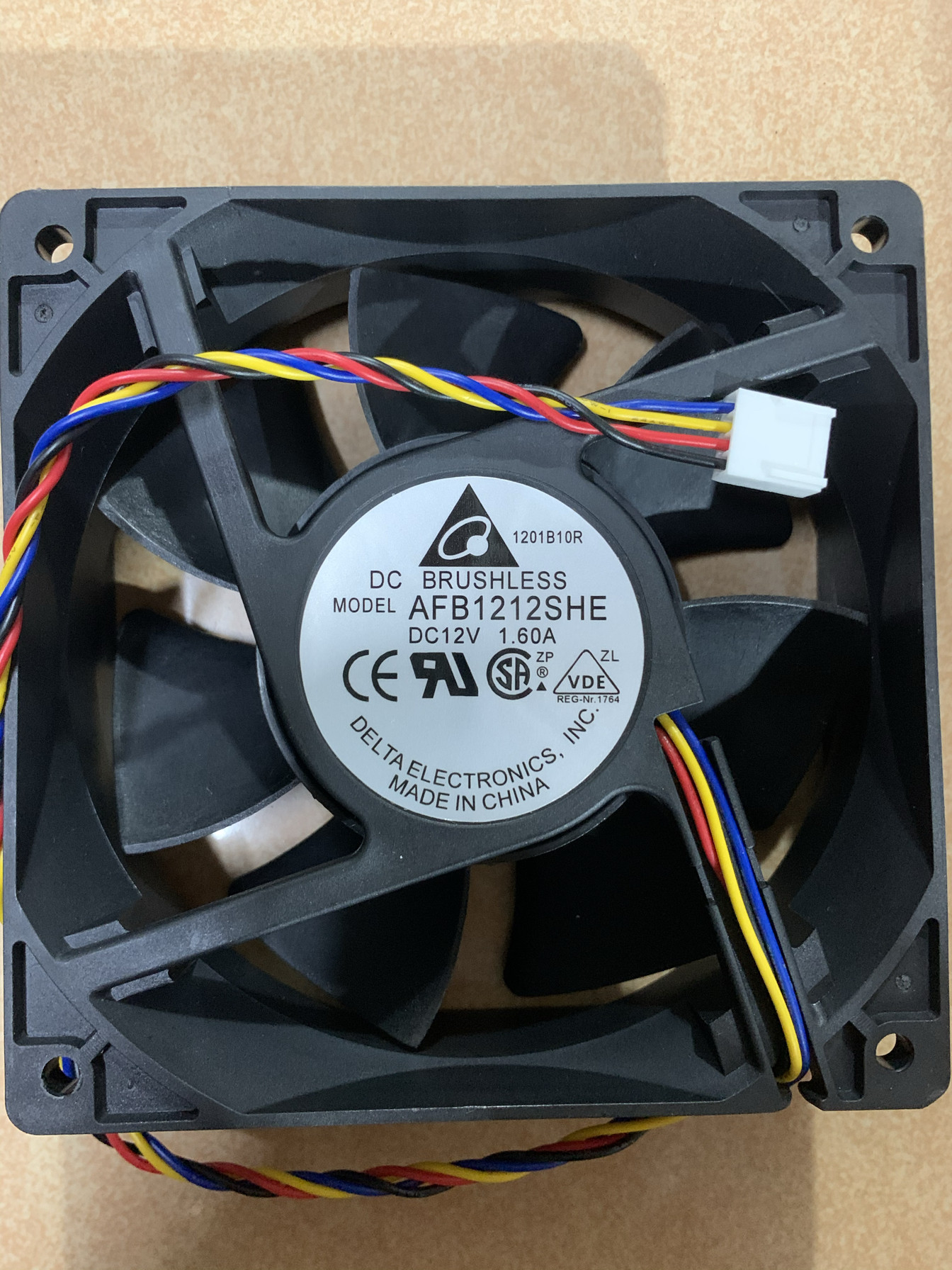 12v AFB1212HE 1.6A 2线全速 4线PWM温控暴力散热风扇